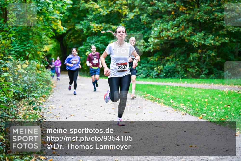 12.10.2025 - Bramfelder Halbmarathon 2025 Dr. Thomas Lammeyer http://msf.ph/oto/9354105 12.10.2025 10:49:12 Laufen 2337, 2700 meine-sportfotos.de