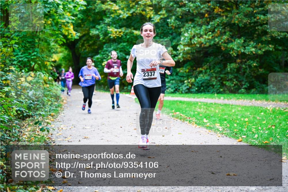 12.10.2025 - Bramfelder Halbmarathon 2025 Dr. Thomas Lammeyer http://msf.ph/oto/9354106 12.10.2025 10:49:12 Laufen 2337, 700 meine-sportfotos.de