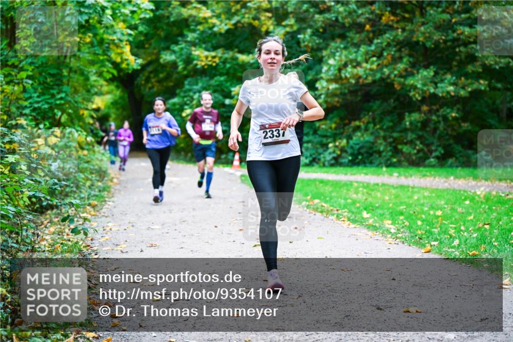 12.10.2025 - Bramfelder Halbmarathon 2025 Dr. Thomas Lammeyer http://msf.ph/oto/9354107 12.10.2025 10:49:12 Laufen 2337 meine-sportfotos.de