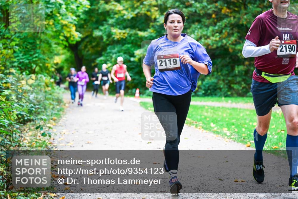 12.10.2025 - Bramfelder Halbmarathon 2025 Dr. Thomas Lammeyer http://msf.ph/oto/9354123 12.10.2025 10:49:16 Laufen 2119, 2190 meine-sportfotos.de
