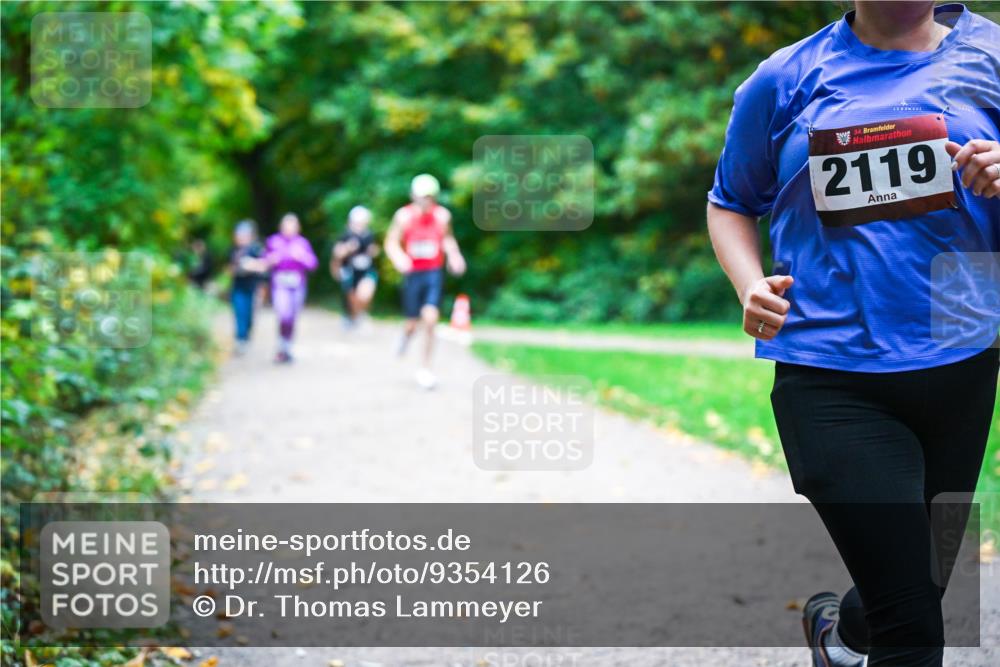12.10.2025 - Bramfelder Halbmarathon 2025 Dr. Thomas Lammeyer http://msf.ph/oto/9354126 12.10.2025 10:49:16 Laufen 34, 2119 meine-sportfotos.de
