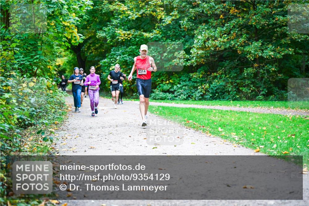 12.10.2025 - Bramfelder Halbmarathon 2025 Dr. Thomas Lammeyer http://msf.ph/oto/9354129 12.10.2025 10:49:17 Laufen 2997, 2095, 2272, 2314 meine-sportfotos.de