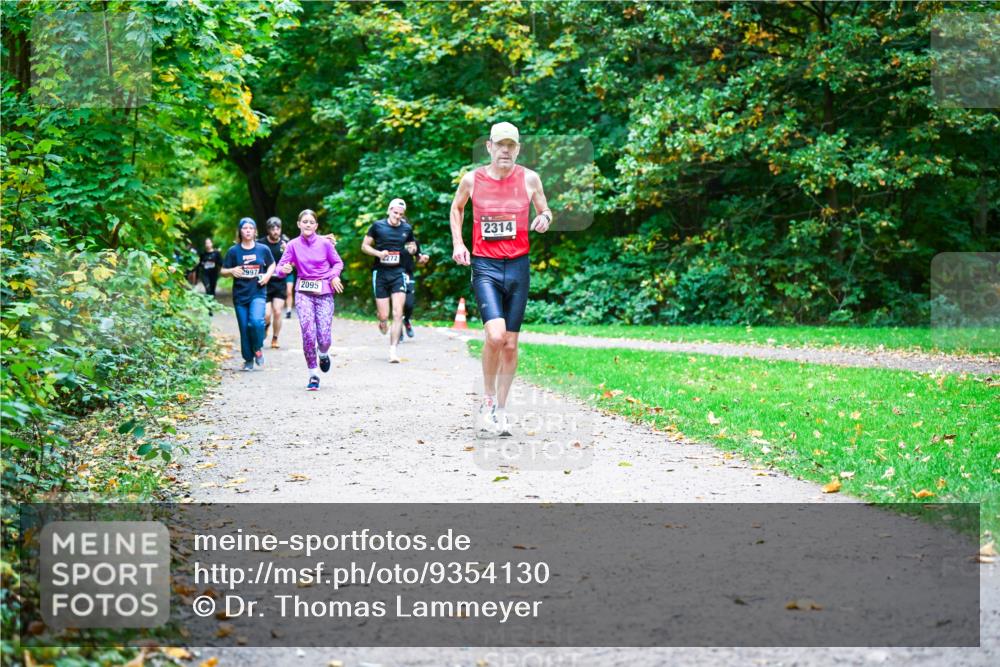 12.10.2025 - Bramfelder Halbmarathon 2025 Dr. Thomas Lammeyer http://msf.ph/oto/9354130 12.10.2025 10:49:18 Laufen 997, 2095, 2272, 2314 meine-sportfotos.de