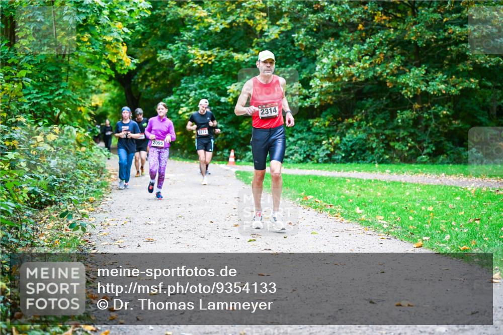 12.10.2025 - Bramfelder Halbmarathon 2025 Dr. Thomas Lammeyer http://msf.ph/oto/9354133 12.10.2025 10:49:18 Laufen 2095, 2272, 2314 meine-sportfotos.de