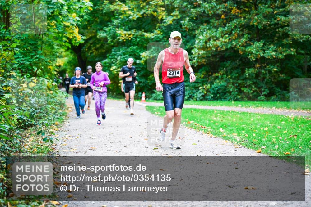 12.10.2025 - Bramfelder Halbmarathon 2025 Dr. Thomas Lammeyer http://msf.ph/oto/9354135 12.10.2025 10:49:19 Laufen 2095, 2314 meine-sportfotos.de