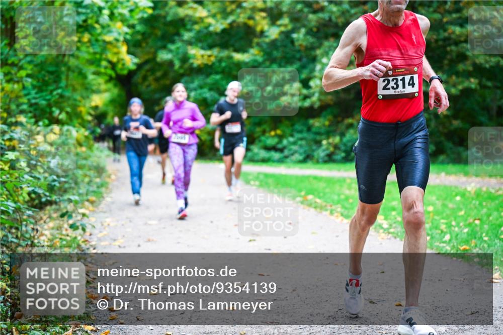 12.10.2025 - Bramfelder Halbmarathon 2025 Dr. Thomas Lammeyer http://msf.ph/oto/9354139 12.10.2025 10:49:20 Laufen 2314 meine-sportfotos.de