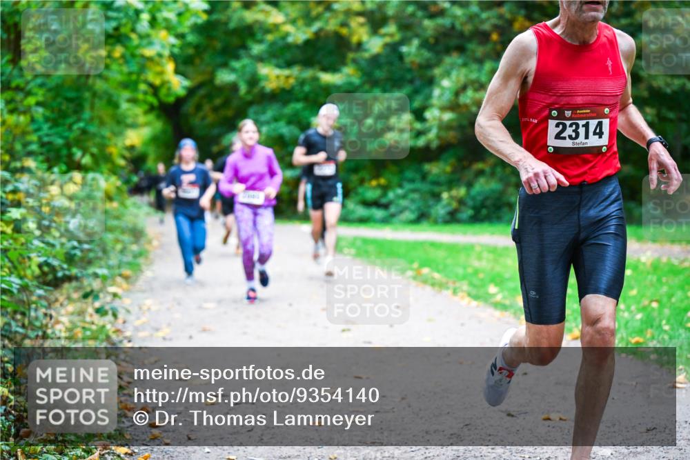 12.10.2025 - Bramfelder Halbmarathon 2025 Dr. Thomas Lammeyer http://msf.ph/oto/9354140 12.10.2025 10:49:20 Laufen 2314 meine-sportfotos.de
