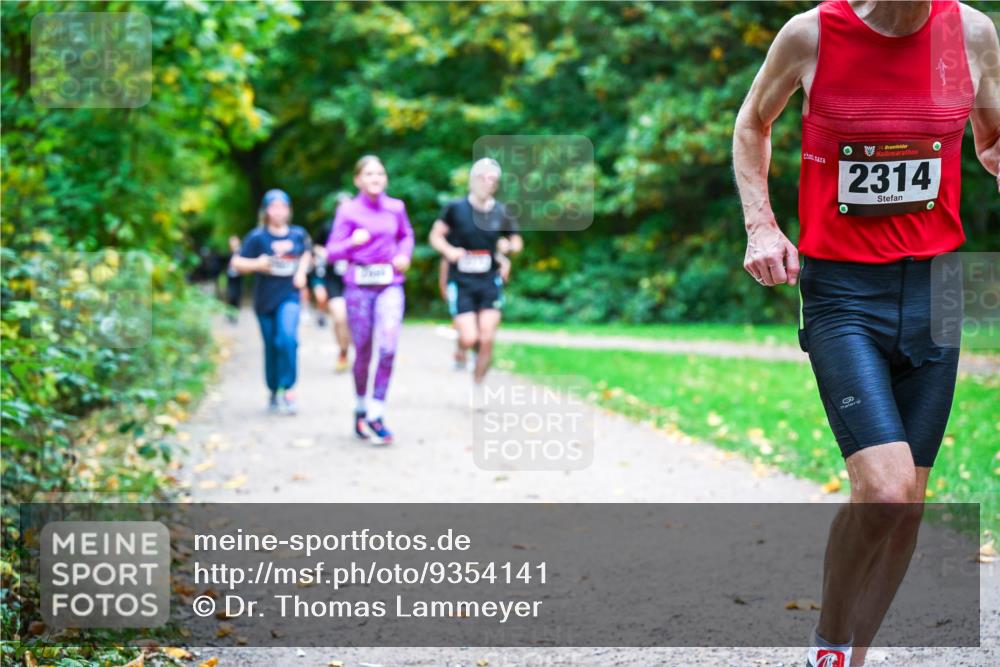 12.10.2025 - Bramfelder Halbmarathon 2025 Dr. Thomas Lammeyer http://msf.ph/oto/9354141 12.10.2025 10:49:20 Laufen 2314 meine-sportfotos.de