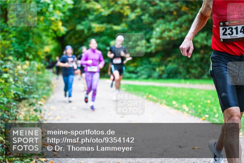 12.10.2025 - Bramfelder Halbmarathon 2025 Dr. Thomas Lammeyer http://msf.ph/oto/9354142 12.10.2025 10:49:20 Laufen 2314 meine-sportfotos.de