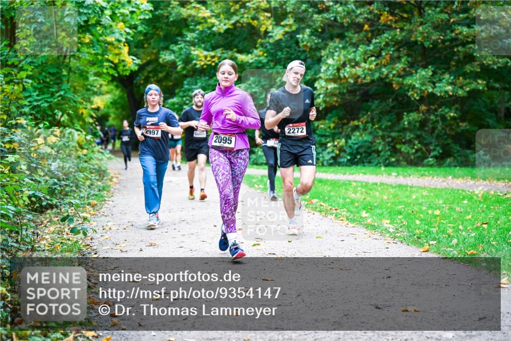 12.10.2025 - Bramfelder Halbmarathon 2025 Dr. Thomas Lammeyer http://msf.ph/oto/9354147 12.10.2025 10:49:21 Laufen 2997, 2272, 2095 meine-sportfotos.de