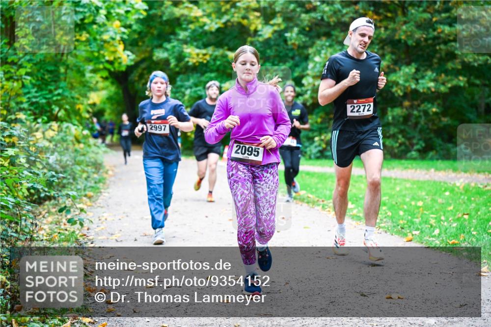 12.10.2025 - Bramfelder Halbmarathon 2025 Dr. Thomas Lammeyer http://msf.ph/oto/9354152 12.10.2025 10:49:22 Laufen 2997, 2095, 2272 meine-sportfotos.de