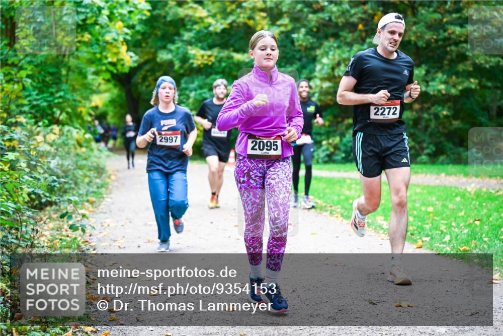 12.10.2025 - Bramfelder Halbmarathon 2025 Dr. Thomas Lammeyer http://msf.ph/oto/9354153 12.10.2025 10:49:22 Laufen 2997, 2095, 2272 meine-sportfotos.de