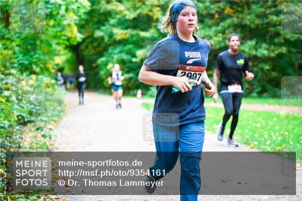 12.10.2025 - Bramfelder Halbmarathon 2025 Dr. Thomas Lammeyer http://msf.ph/oto/9354161 12.10.2025 10:49:24 Laufen 34, 2997 meine-sportfotos.de