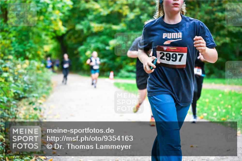 12.10.2025 - Bramfelder Halbmarathon 2025 Dr. Thomas Lammeyer http://msf.ph/oto/9354163 12.10.2025 10:49:24 Laufen 34, 2997 meine-sportfotos.de