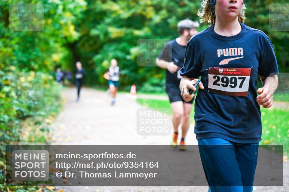 12.10.2025 - Bramfelder Halbmarathon 2025 Dr. Thomas Lammeyer http://msf.ph/oto/9354164 12.10.2025 10:49:24 Laufen 34, 2997 meine-sportfotos.de