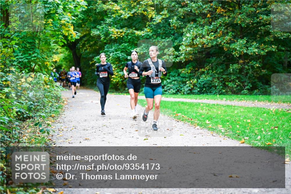 12.10.2025 - Bramfelder Halbmarathon 2025 Dr. Thomas Lammeyer http://msf.ph/oto/9354173 12.10.2025 10:49:28 Laufen 2050, 2777, 2724 meine-sportfotos.de