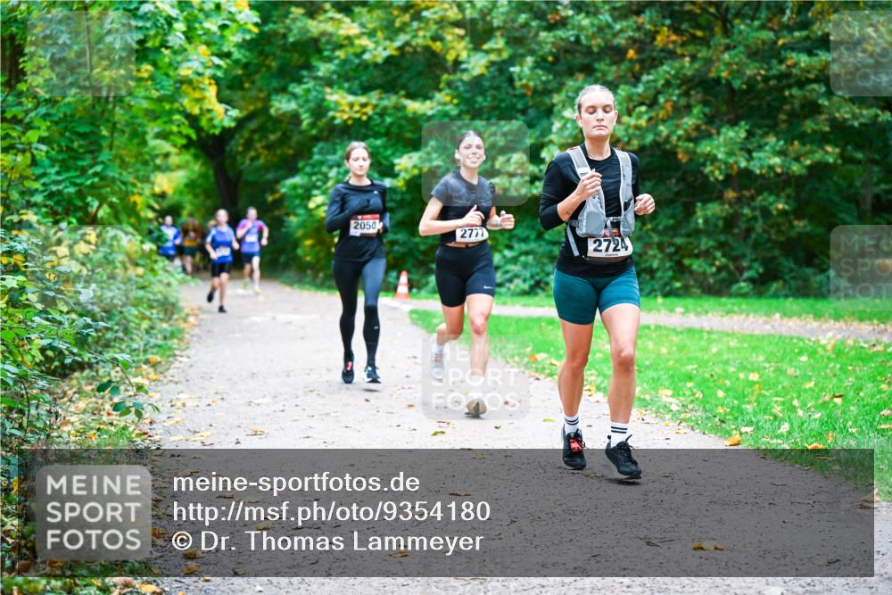12.10.2025 - Bramfelder Halbmarathon 2025 Dr. Thomas Lammeyer http://msf.ph/oto/9354180 12.10.2025 10:49:29 Laufen 2050, 2777, 2724 meine-sportfotos.de