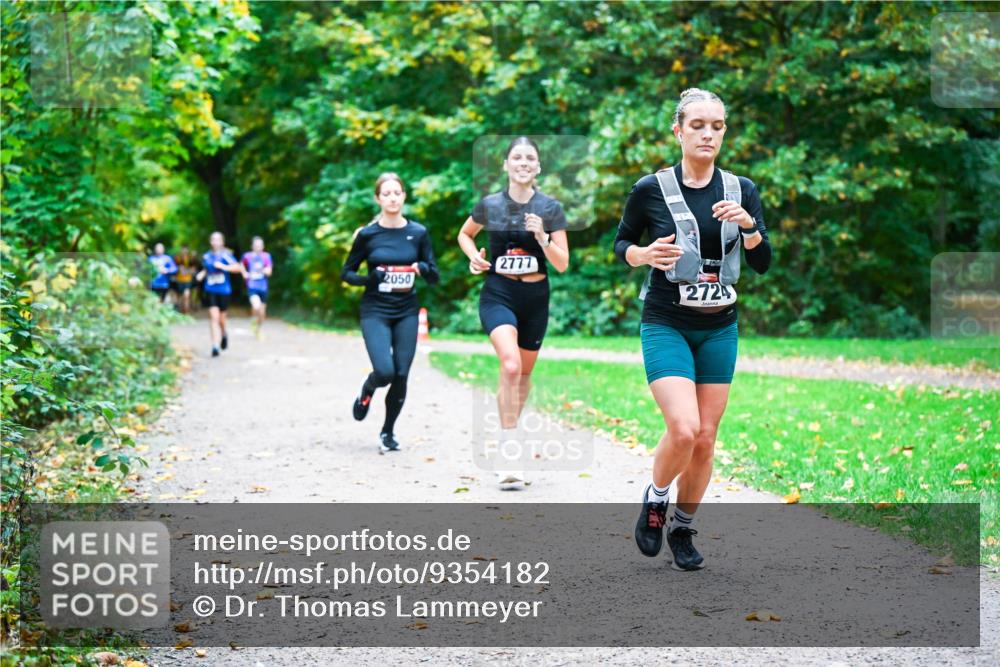 12.10.2025 - Bramfelder Halbmarathon 2025 Dr. Thomas Lammeyer http://msf.ph/oto/9354182 12.10.2025 10:49:29 Laufen 2050, 2777, 2724 meine-sportfotos.de