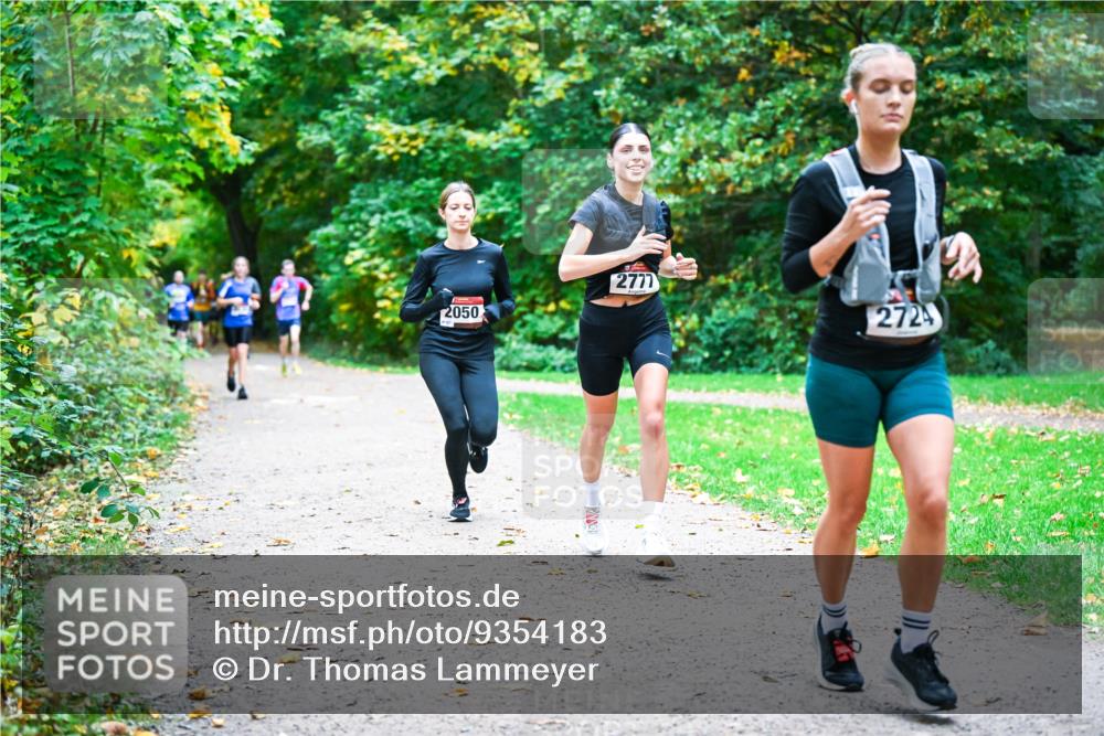 12.10.2025 - Bramfelder Halbmarathon 2025 Dr. Thomas Lammeyer http://msf.ph/oto/9354183 12.10.2025 10:49:30 Laufen 2050, 2777, 2724 meine-sportfotos.de