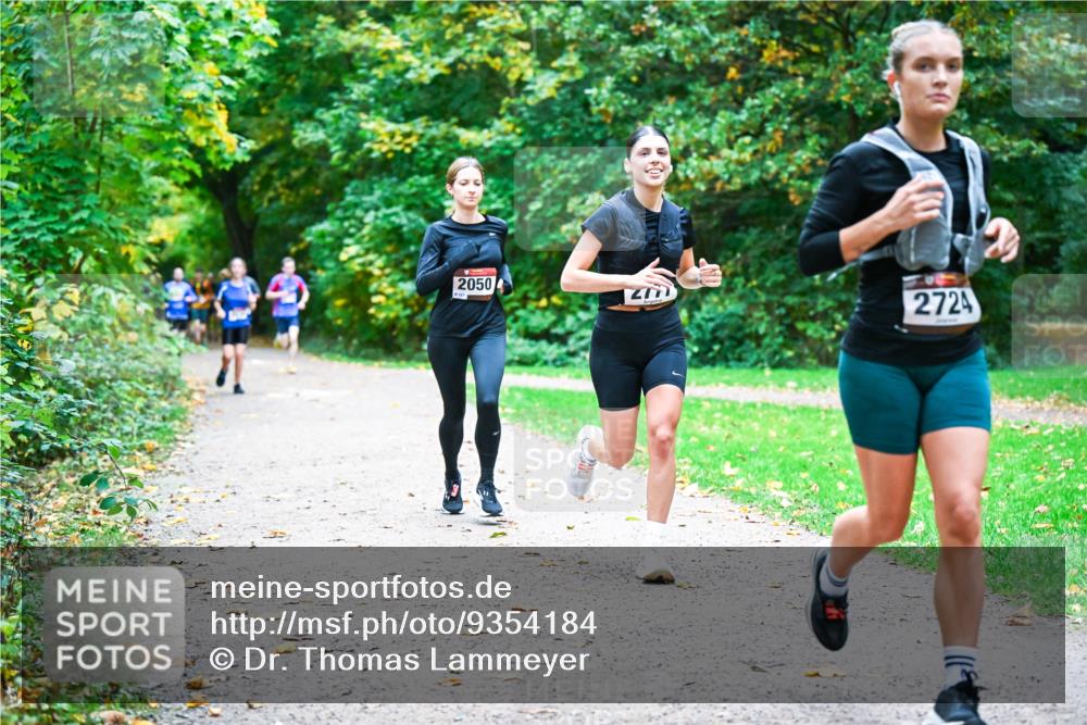 12.10.2025 - Bramfelder Halbmarathon 2025 Dr. Thomas Lammeyer http://msf.ph/oto/9354184 12.10.2025 10:49:30 Laufen 2050, 2724 meine-sportfotos.de