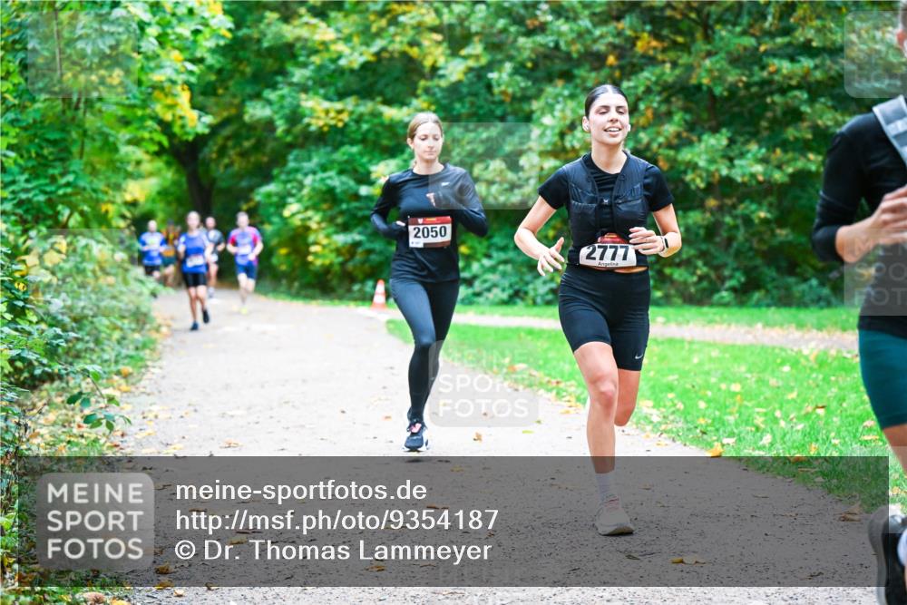 12.10.2025 - Bramfelder Halbmarathon 2025 Dr. Thomas Lammeyer http://msf.ph/oto/9354187 12.10.2025 10:49:30 Laufen 2050, 2777 meine-sportfotos.de