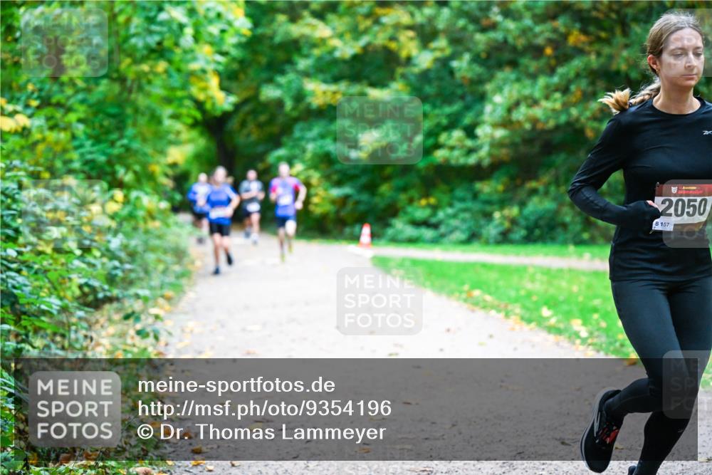 12.10.2025 - Bramfelder Halbmarathon 2025 Dr. Thomas Lammeyer http://msf.ph/oto/9354196 12.10.2025 10:49:32 Laufen 34, 2050, 157 meine-sportfotos.de
