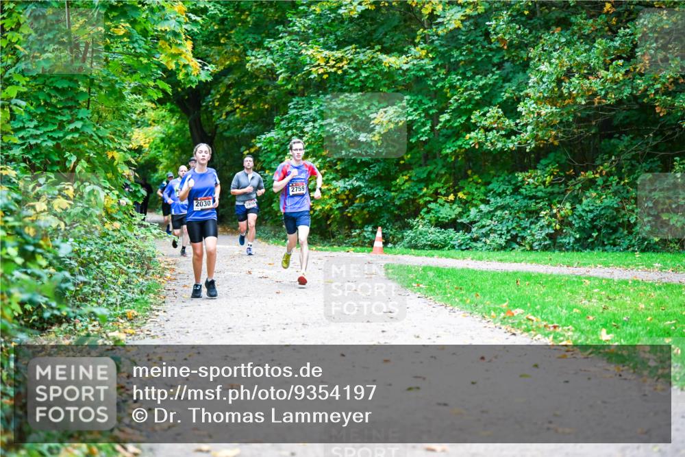 12.10.2025 - Bramfelder Halbmarathon 2025 Dr. Thomas Lammeyer http://msf.ph/oto/9354197 12.10.2025 10:49:33 Laufen 2030, 2890, 2759 meine-sportfotos.de