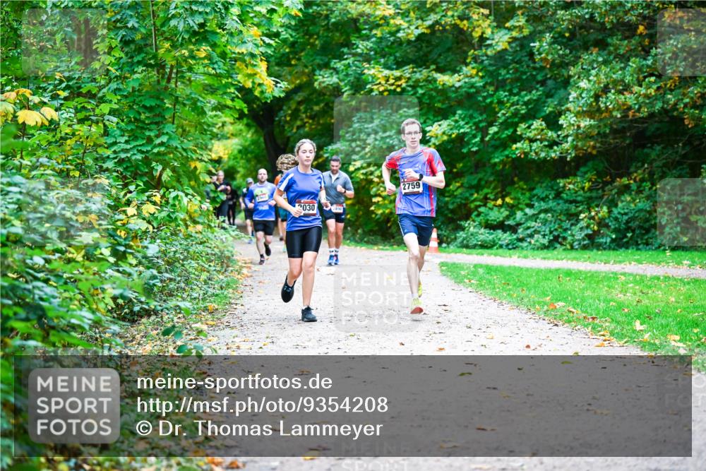 12.10.2025 - Bramfelder Halbmarathon 2025 Dr. Thomas Lammeyer http://msf.ph/oto/9354208 12.10.2025 10:49:34 Laufen 2030, 2890, 2759 meine-sportfotos.de