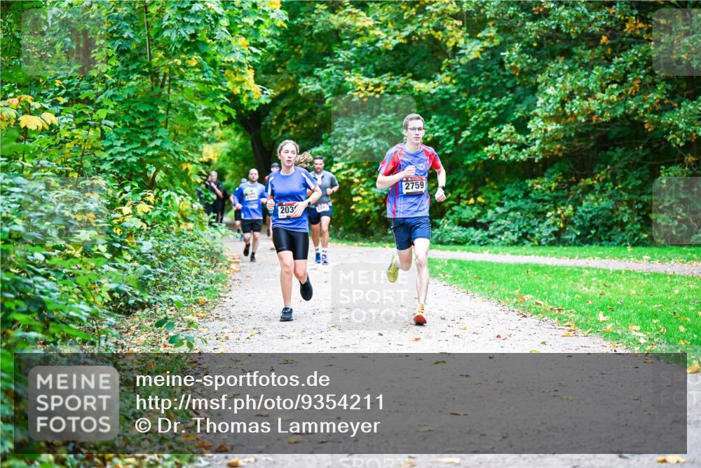 12.10.2025 - Bramfelder Halbmarathon 2025 Dr. Thomas Lammeyer http://msf.ph/oto/9354211 12.10.2025 10:49:35 Laufen 203, 2759 meine-sportfotos.de