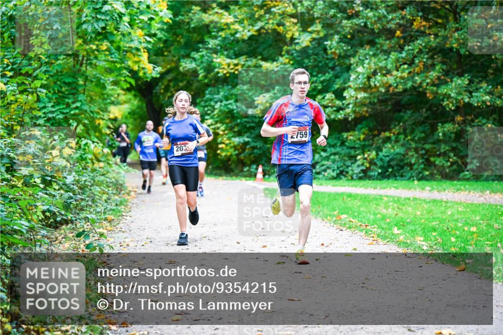 12.10.2025 - Bramfelder Halbmarathon 2025 Dr. Thomas Lammeyer http://msf.ph/oto/9354215 12.10.2025 10:49:35 Laufen 203, 2759 meine-sportfotos.de