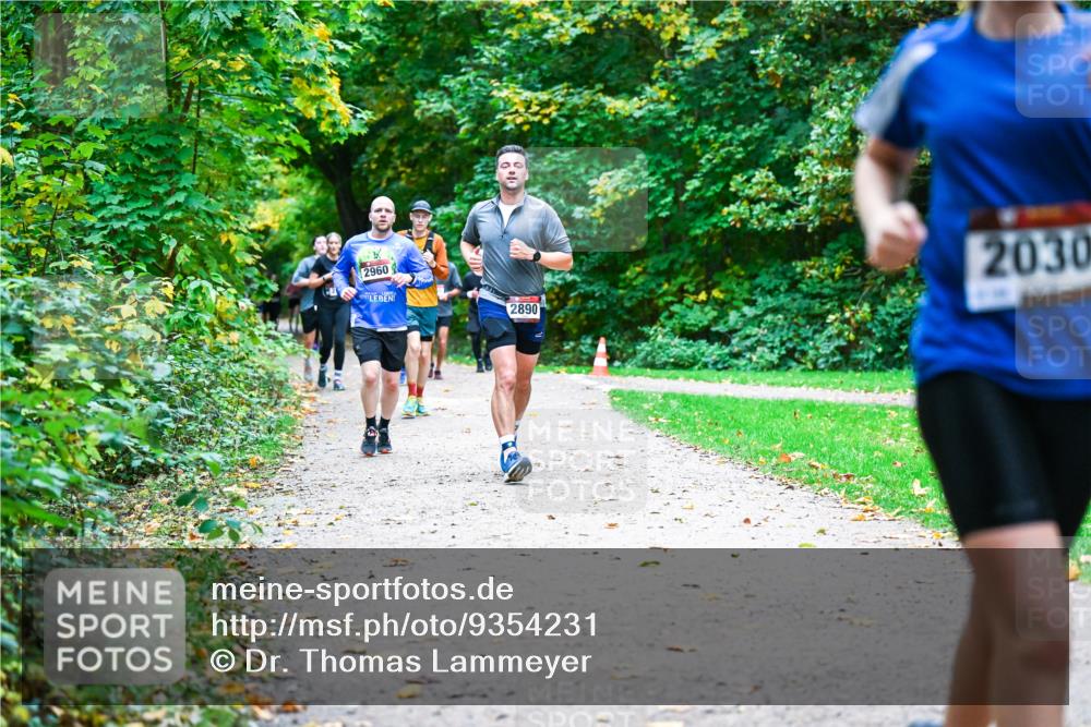 12.10.2025 - Bramfelder Halbmarathon 2025 Dr. Thomas Lammeyer http://msf.ph/oto/9354231 12.10.2025 10:49:38 Laufen 2960, 2890, 2030 meine-sportfotos.de