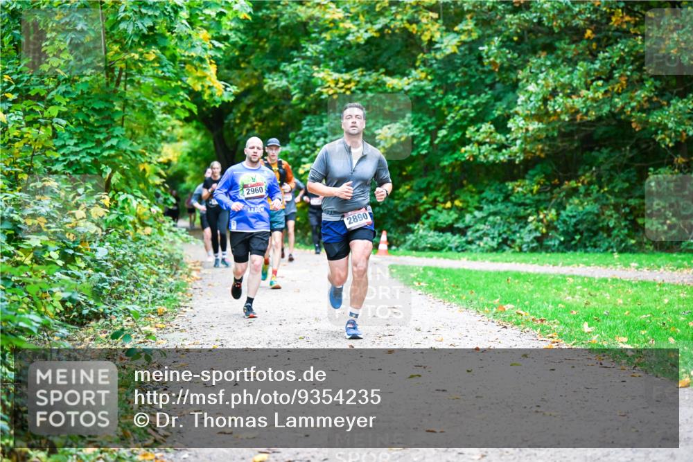 12.10.2025 - Bramfelder Halbmarathon 2025 Dr. Thomas Lammeyer http://msf.ph/oto/9354235 12.10.2025 10:49:39 Laufen 2960, 2890 meine-sportfotos.de