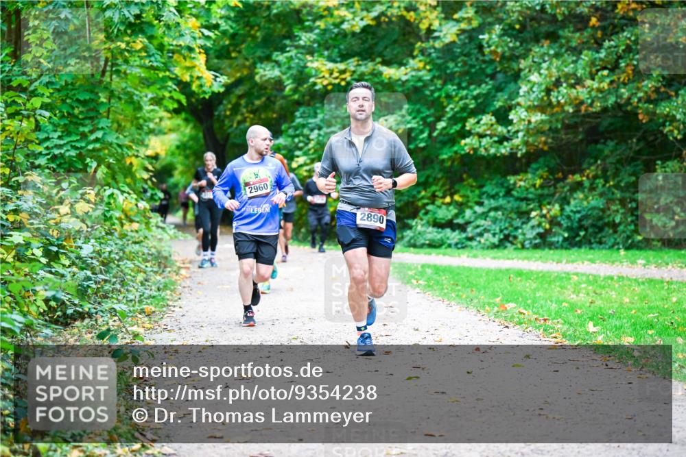 12.10.2025 - Bramfelder Halbmarathon 2025 Dr. Thomas Lammeyer http://msf.ph/oto/9354238 12.10.2025 10:49:39 Laufen 2960, 2890 meine-sportfotos.de