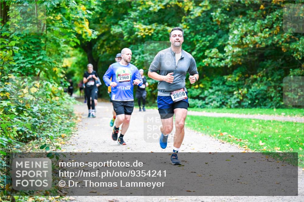 12.10.2025 - Bramfelder Halbmarathon 2025 Dr. Thomas Lammeyer http://msf.ph/oto/9354241 12.10.2025 10:49:40 Laufen 2960, 2890 meine-sportfotos.de