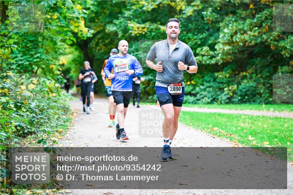 12.10.2025 - Bramfelder Halbmarathon 2025 Dr. Thomas Lammeyer http://msf.ph/oto/9354242 12.10.2025 10:49:40 Laufen 2960, 2890 meine-sportfotos.de