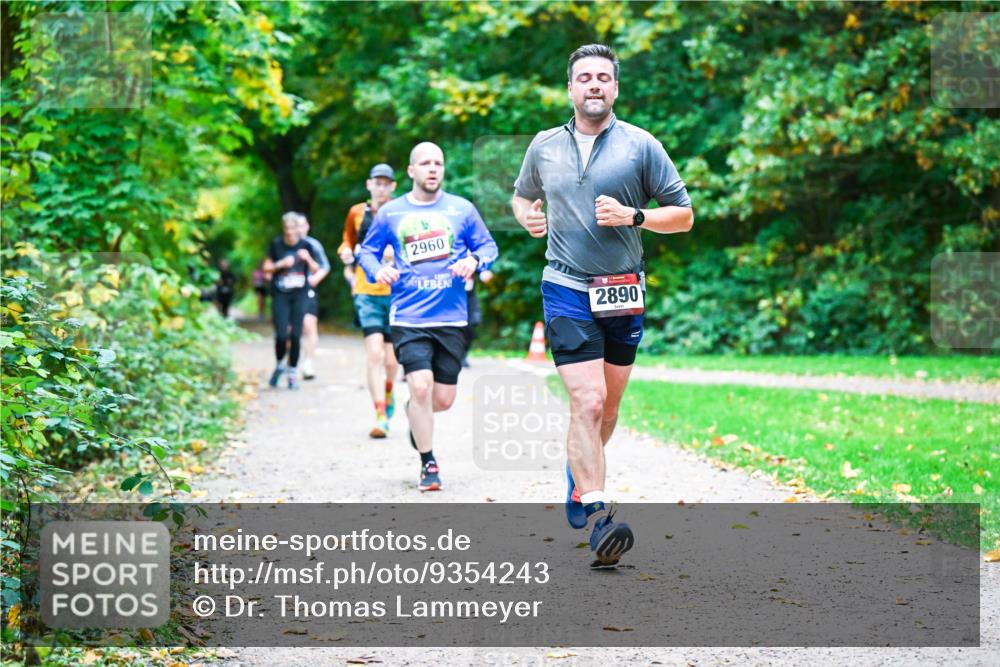 12.10.2025 - Bramfelder Halbmarathon 2025 Dr. Thomas Lammeyer http://msf.ph/oto/9354243 12.10.2025 10:49:40 Laufen 2960, 2890 meine-sportfotos.de