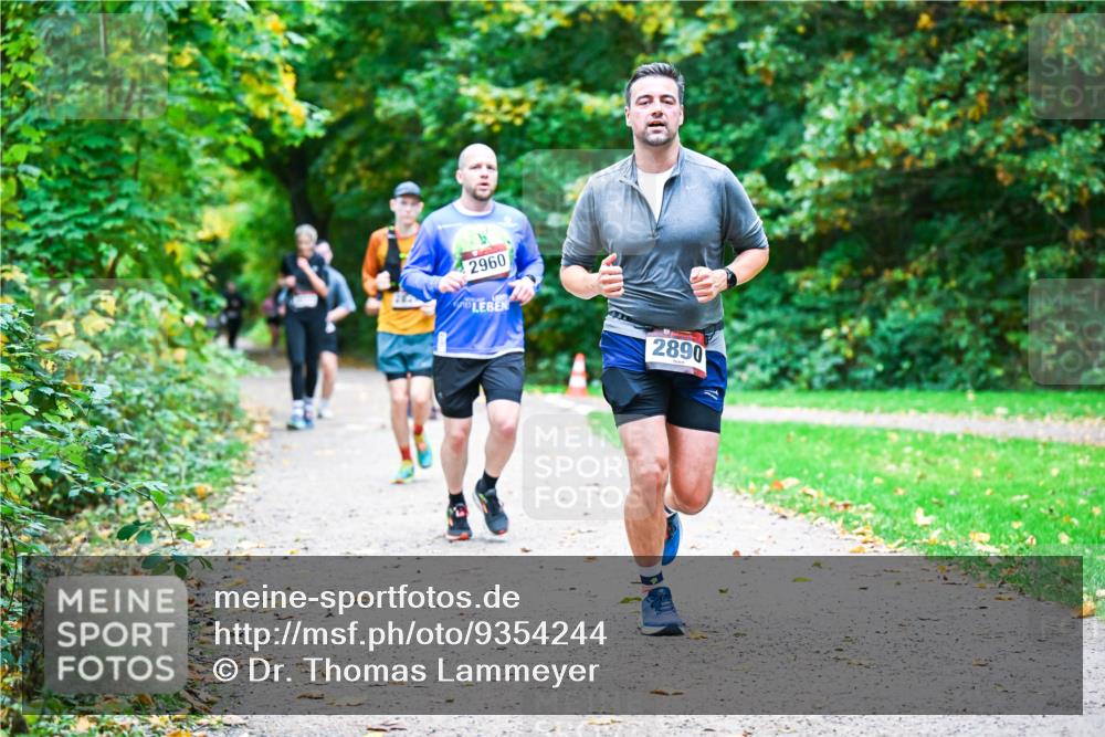 12.10.2025 - Bramfelder Halbmarathon 2025 Dr. Thomas Lammeyer http://msf.ph/oto/9354244 12.10.2025 10:49:40 Laufen 2960, 2890 meine-sportfotos.de