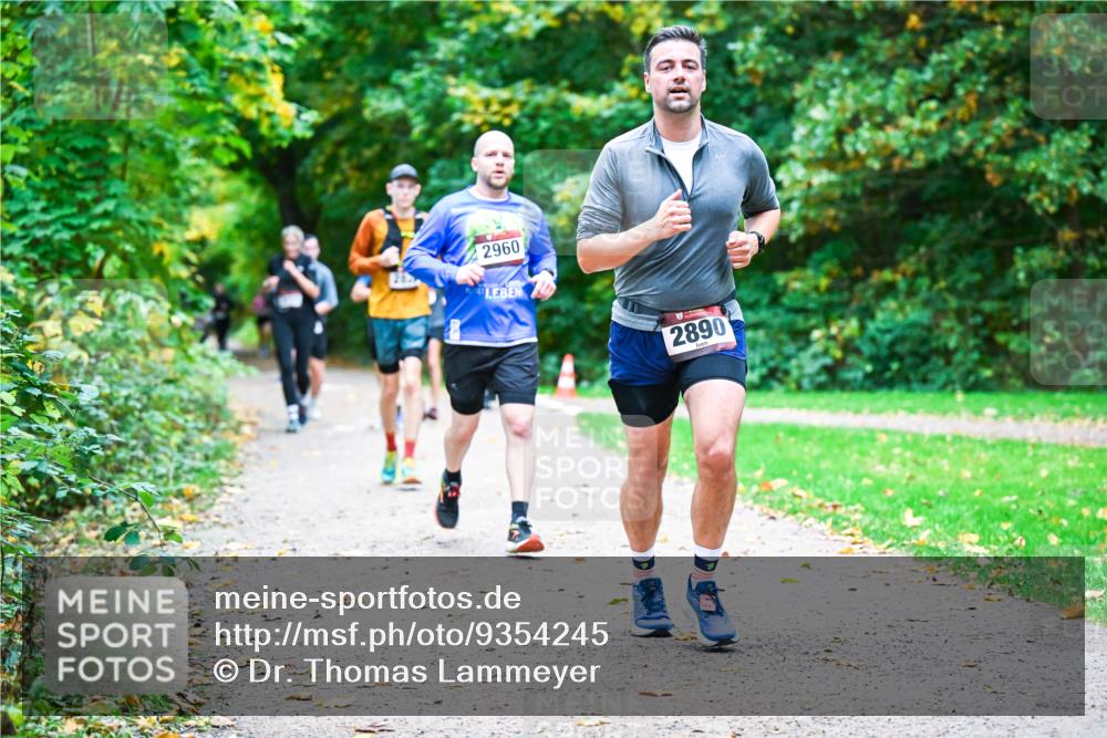 12.10.2025 - Bramfelder Halbmarathon 2025 Dr. Thomas Lammeyer http://msf.ph/oto/9354245 12.10.2025 10:49:40 Laufen 2960, 2890 meine-sportfotos.de