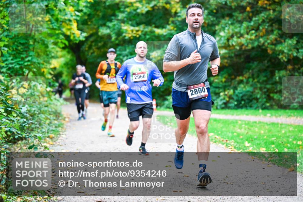 12.10.2025 - Bramfelder Halbmarathon 2025 Dr. Thomas Lammeyer http://msf.ph/oto/9354246 12.10.2025 10:49:40 Laufen 2834, 2960, 2890 meine-sportfotos.de
