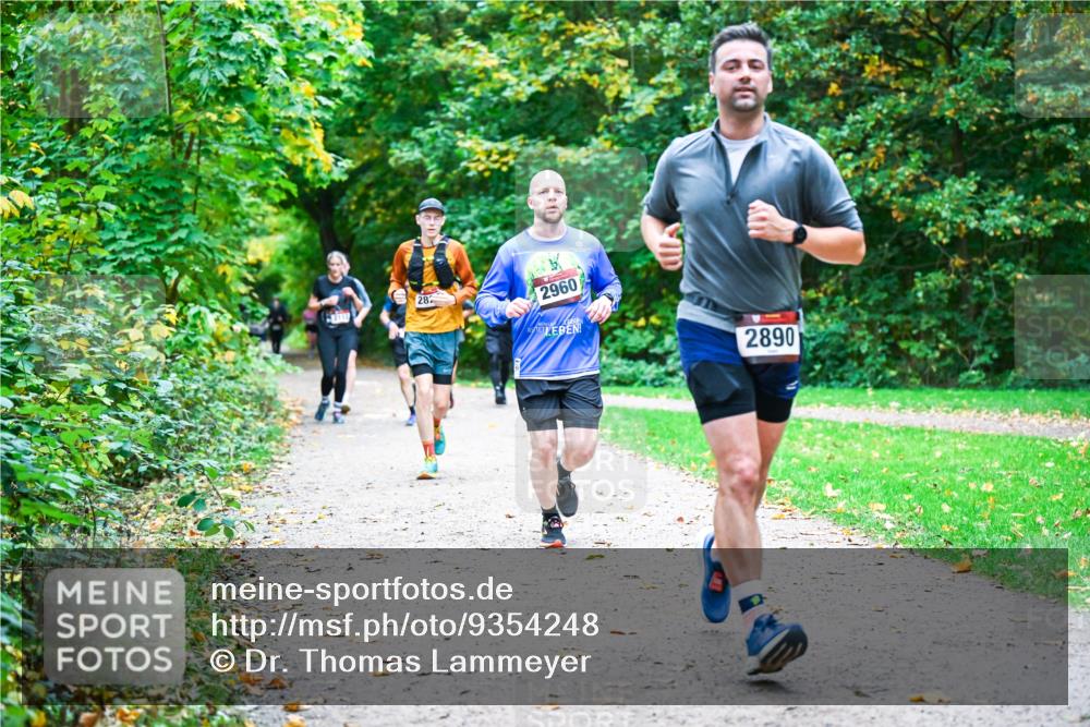 12.10.2025 - Bramfelder Halbmarathon 2025 Dr. Thomas Lammeyer http://msf.ph/oto/9354248 12.10.2025 10:49:41 Laufen 282, 2960, 2890 meine-sportfotos.de