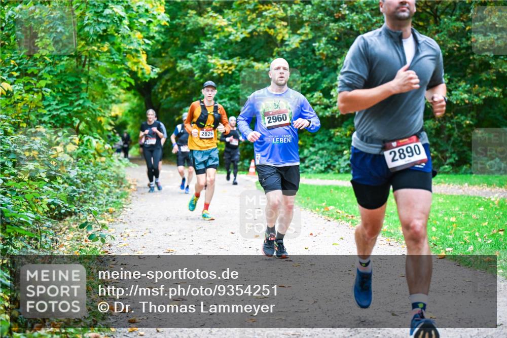 12.10.2025 - Bramfelder Halbmarathon 2025 Dr. Thomas Lammeyer http://msf.ph/oto/9354251 12.10.2025 10:49:41 Laufen 2960, 2826, 2890 meine-sportfotos.de