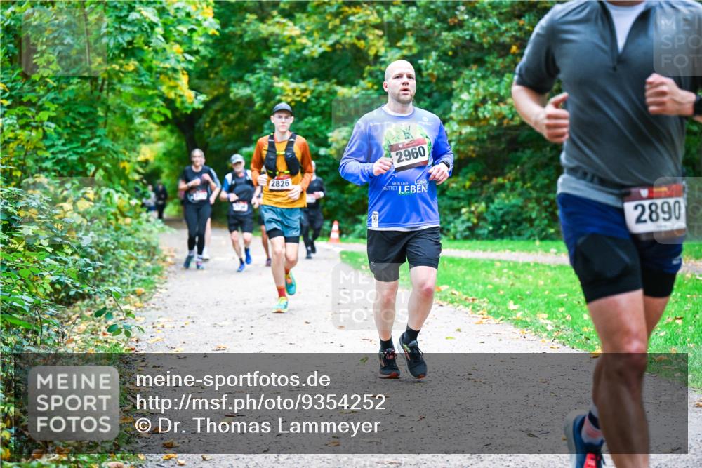 12.10.2025 - Bramfelder Halbmarathon 2025 Dr. Thomas Lammeyer http://msf.ph/oto/9354252 12.10.2025 10:49:41 Laufen 2826, 2960, 2890 meine-sportfotos.de