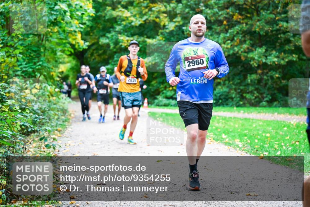 12.10.2025 - Bramfelder Halbmarathon 2025 Dr. Thomas Lammeyer http://msf.ph/oto/9354255 12.10.2025 10:49:42 Laufen 2826, 2960 meine-sportfotos.de