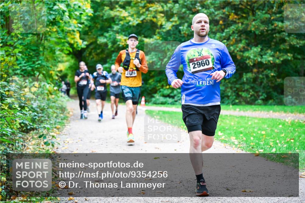 12.10.2025 - Bramfelder Halbmarathon 2025 Dr. Thomas Lammeyer http://msf.ph/oto/9354256 12.10.2025 10:49:42 Laufen 2960 meine-sportfotos.de