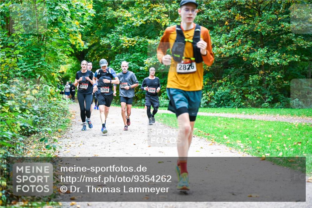 12.10.2025 - Bramfelder Halbmarathon 2025 Dr. Thomas Lammeyer http://msf.ph/oto/9354262 12.10.2025 10:49:43 Laufen 2112, 2535, 2469, 2436, 2826 meine-sportfotos.de
