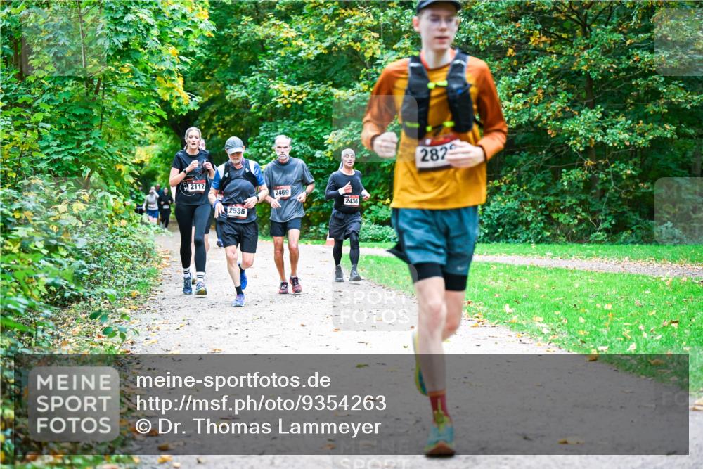 12.10.2025 - Bramfelder Halbmarathon 2025 Dr. Thomas Lammeyer http://msf.ph/oto/9354263 12.10.2025 10:49:43 Laufen 2112, 2535, 2469, 2436, 282 meine-sportfotos.de