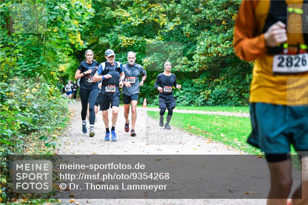 12.10.2025 - Bramfelder Halbmarathon 2025 Dr. Thomas Lammeyer http://msf.ph/oto/9354268 12.10.2025 10:49:44 Laufen 2535, 2469, 2436, 2826 meine-sportfotos.de