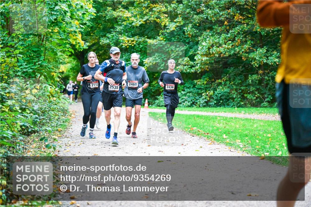 12.10.2025 - Bramfelder Halbmarathon 2025 Dr. Thomas Lammeyer http://msf.ph/oto/9354269 12.10.2025 10:49:44 Laufen 2112, 2469, 2535, 2436 meine-sportfotos.de