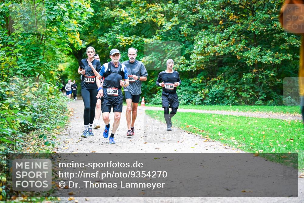 12.10.2025 - Bramfelder Halbmarathon 2025 Dr. Thomas Lammeyer http://msf.ph/oto/9354270 12.10.2025 10:49:45 Laufen 2112, 2535, 469, 2436 meine-sportfotos.de