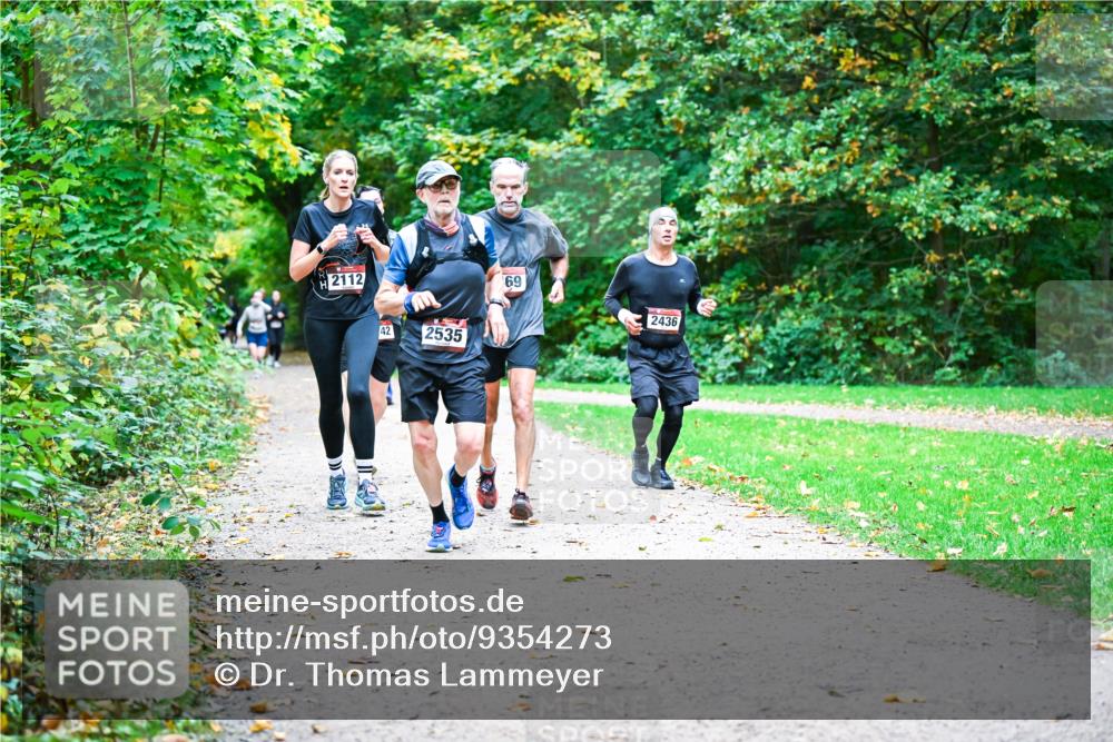 12.10.2025 - Bramfelder Halbmarathon 2025 Dr. Thomas Lammeyer http://msf.ph/oto/9354273 12.10.2025 10:49:45 Laufen 2112, 421, 2535, 69, 2436 meine-sportfotos.de